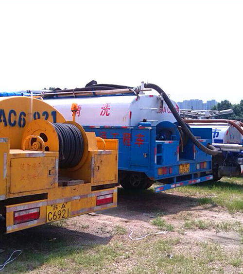 高壓清洗、吸污設(shè)備車(chē)